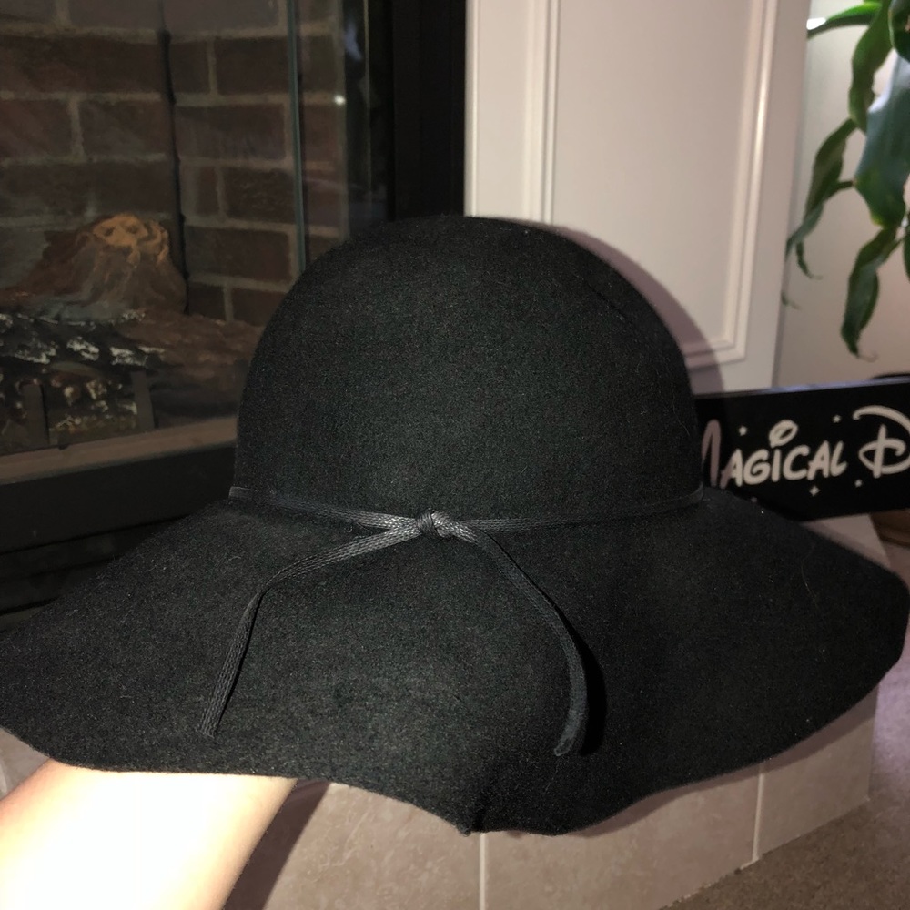 FLOPPY BLACK HAT